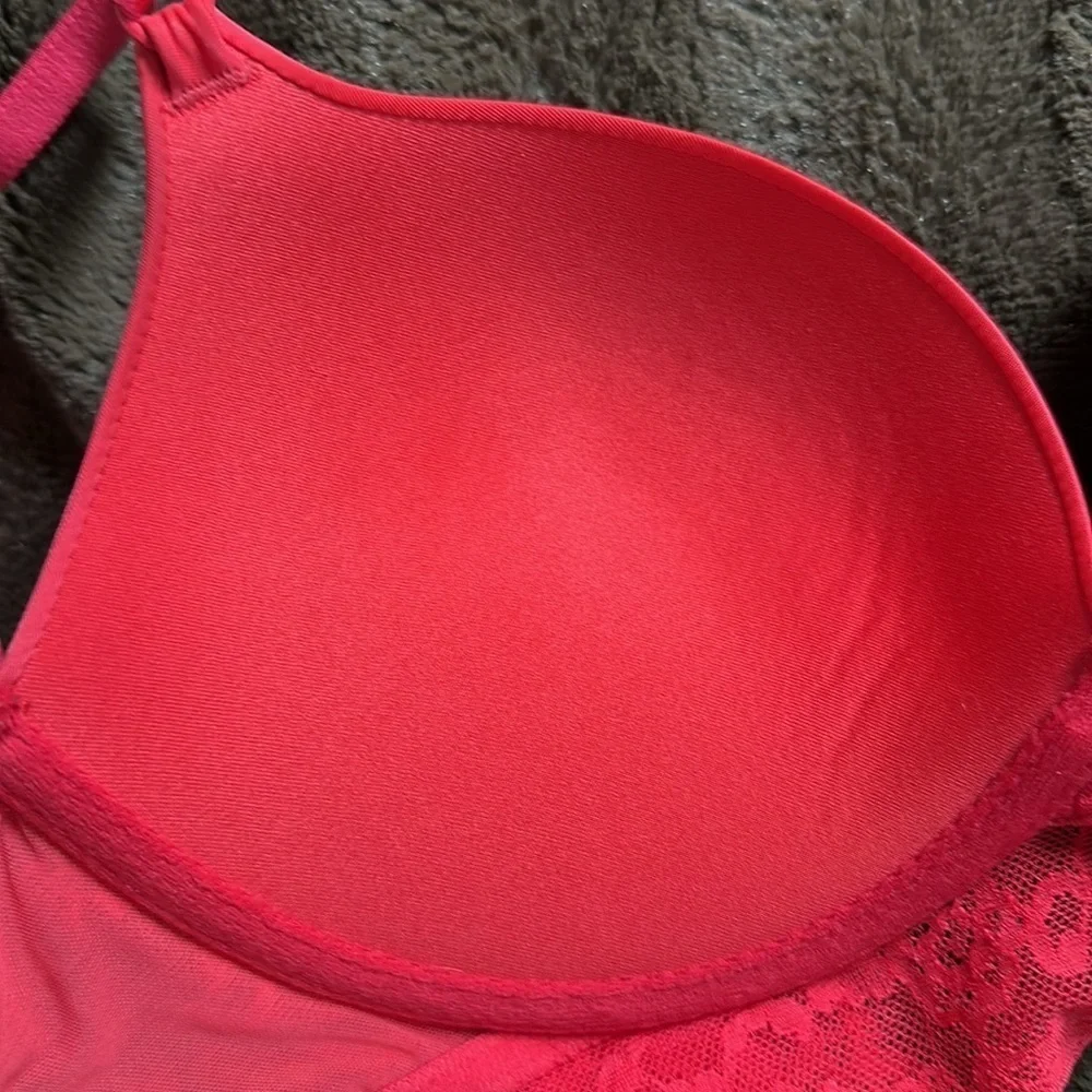 VICTORIAS SECRET Red Lace Push Up Bra Sz 32D